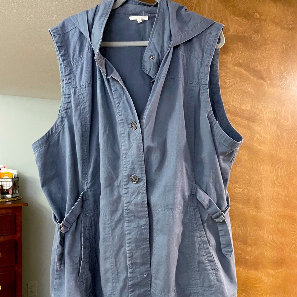 Maurices hooded cargo vest. 🌟practically new🌟